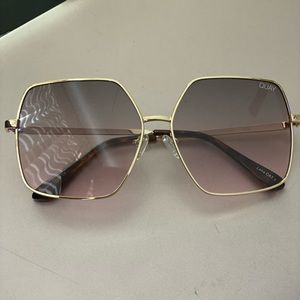 Quay Backstage Sunnies